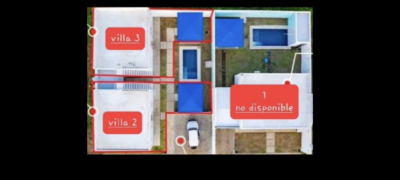 Croquis aéreo de Villas Olimpia mostrando la ubicación de Villa 1, Villa 2 y Villa 3, sus piscinas y el parqueo